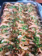 為了使企業(yè)員工不用擔心吃飯，為了讓企業(yè)更充分地從事生產(chǎn)工作和